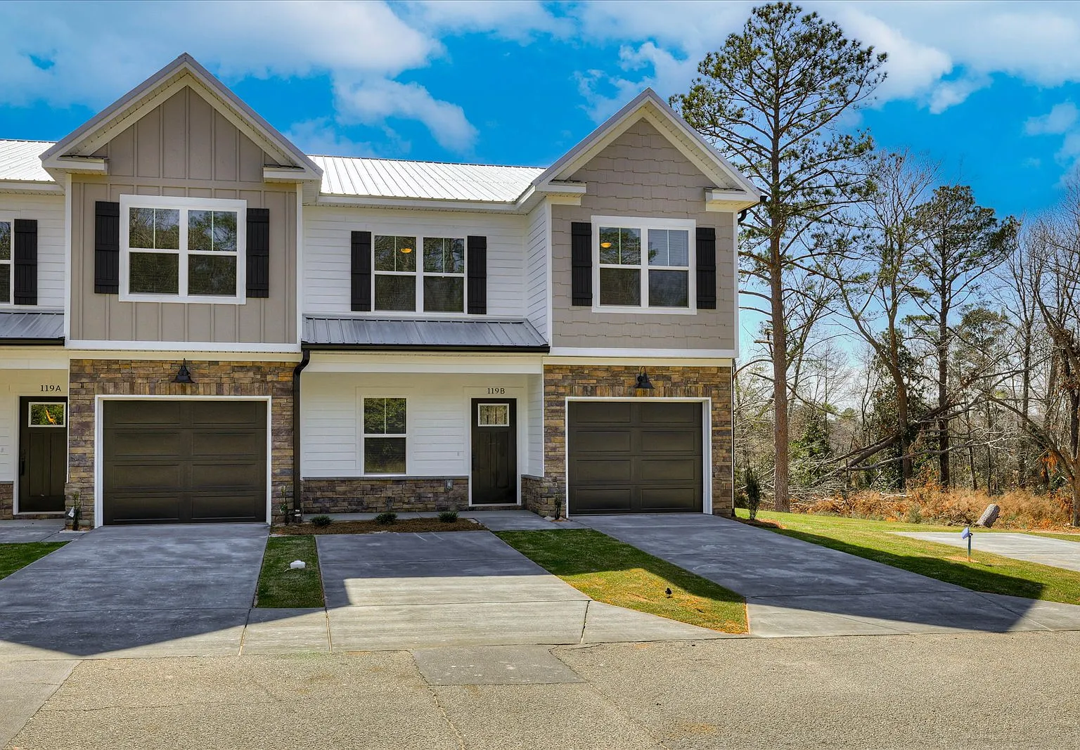 4 bed, 2.5 bath, 1700 sqft, $2,000 — Photo 3