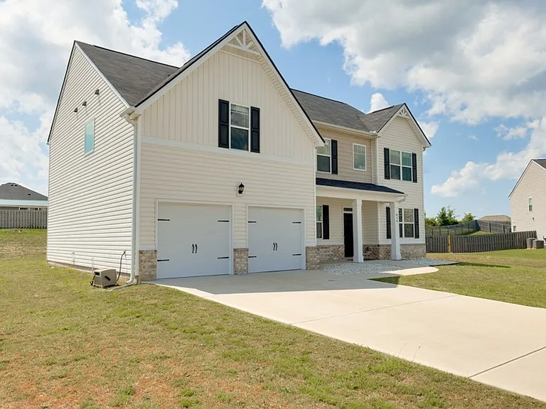 935 Hay Meadow Dr — Photo 2