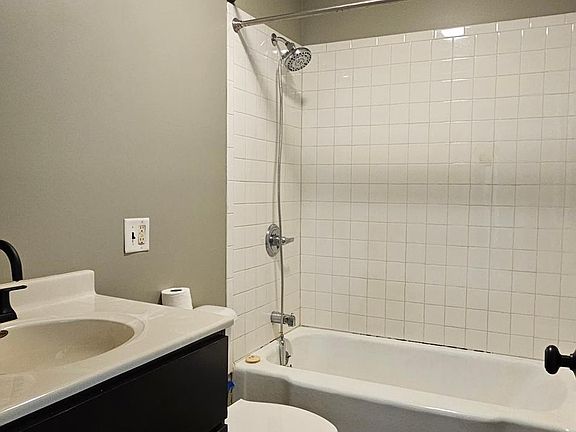 4th image of 412 N Michigan Ave