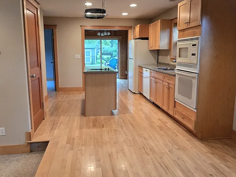 28490 Van Blarcum Ave — Photo 3