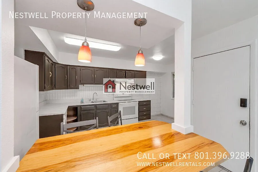 Beautiful End-row townhome in West Valley City! — Photo 4