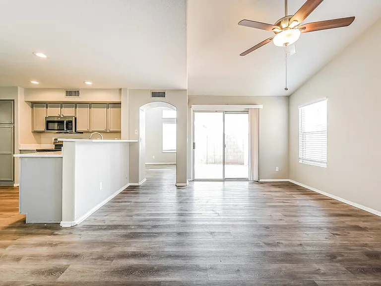 1109 W Bluefield Ave — Photo 10