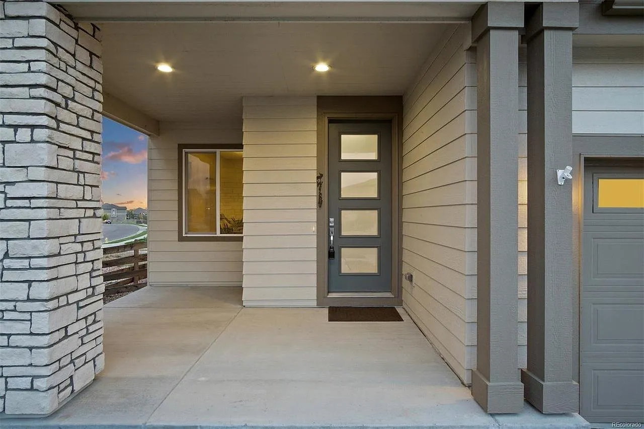 3 bed, 2376 sqft, $3,050 — Photo 3