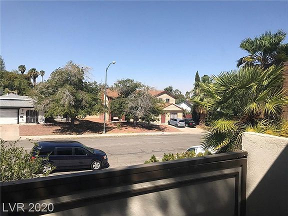 2nd image of 2527 Siesta Ave