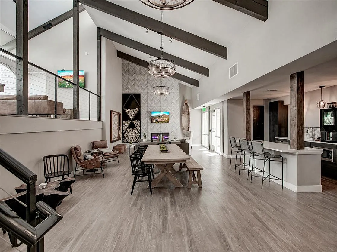 Henley and Remy Apartments — Photo 4