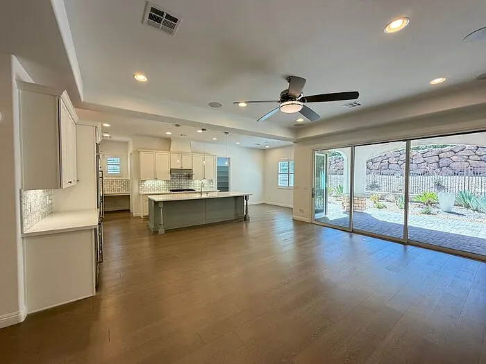273 Lindura Ct — Photo 2