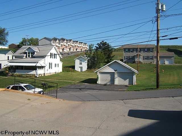 2nd image of 1101 Apple Ln