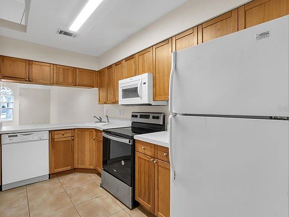 3rd image of 3126 Enclave Ct