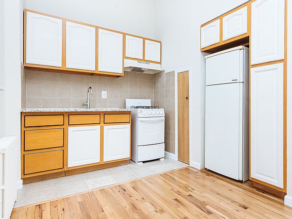 2nd image of 75 Eagle St #10
