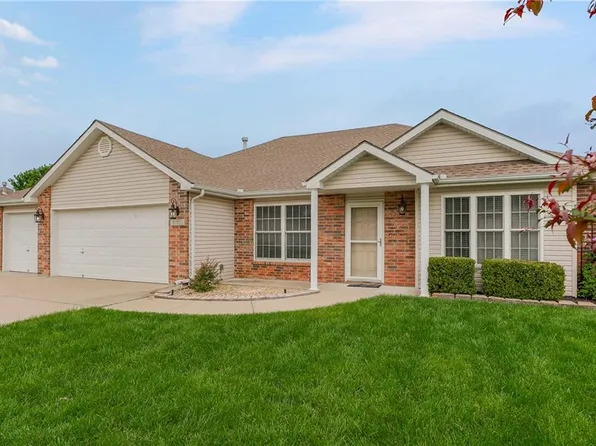 1102 Bristol Dr, Raymore, MO 64083