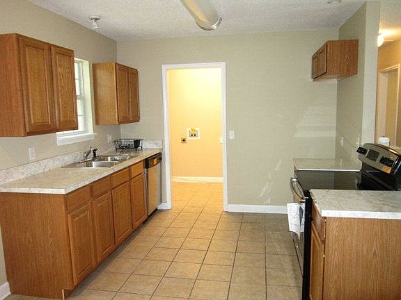 5th image of 2281 Poinsettia Cir