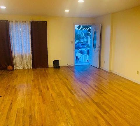 3rd image of 21601 Hollis Ave APT 1