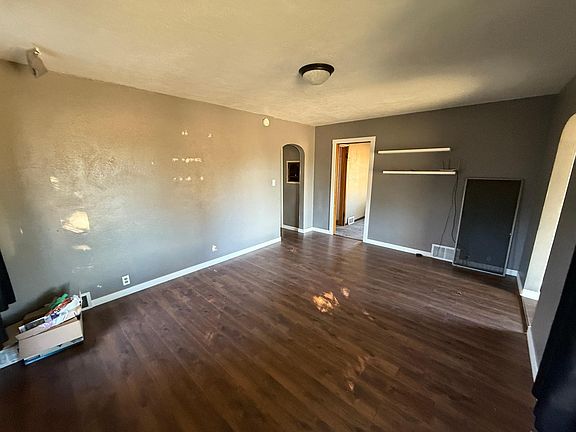 3rd image of 844 Cedar Ave