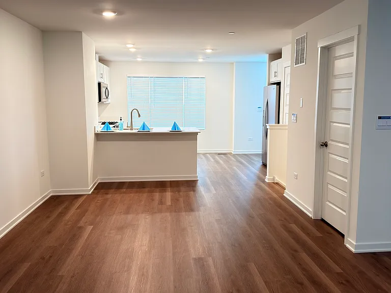 435 Lakeshore Ct — Photo 8