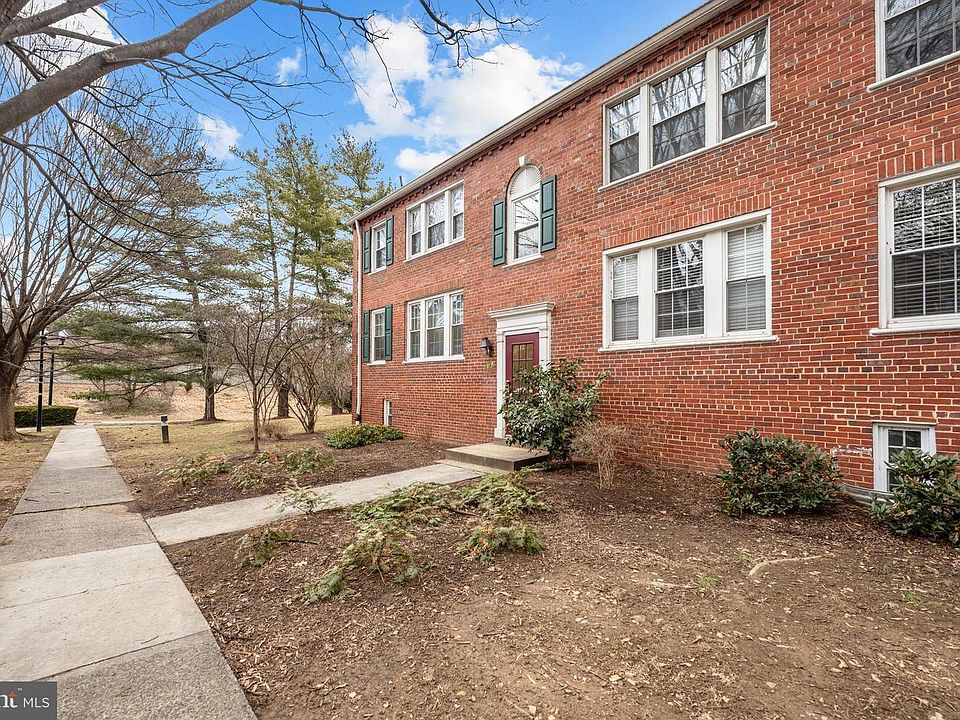 1st image of 1913 N Rhodes St APT 15