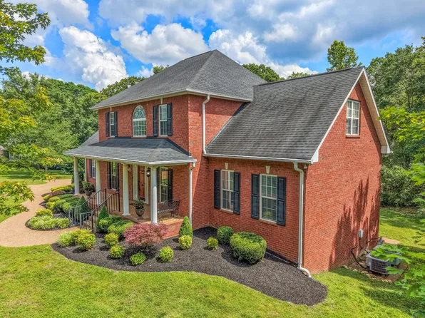 106 Meadowood Loop, Burns, TN 37029