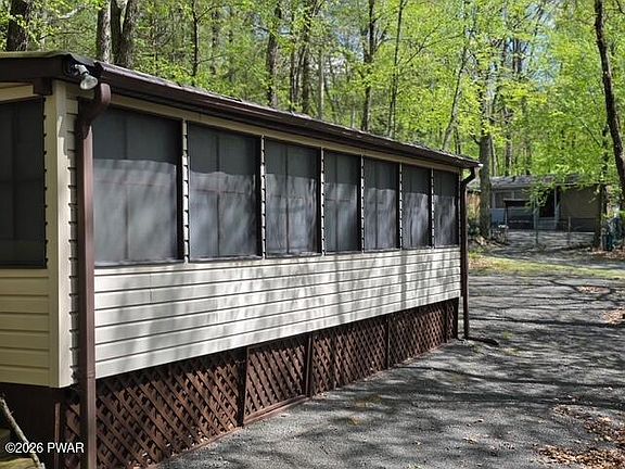 4th image of 105 Pheasant Ln