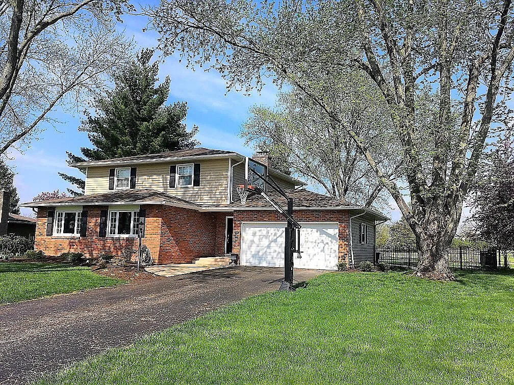 1571 Clubview Blvd S photo 1