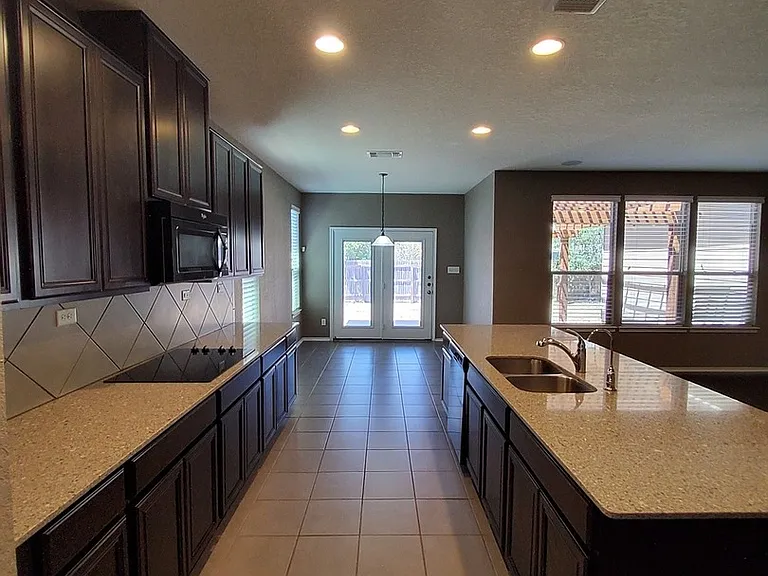 20223 Oak Panache — Photo 7