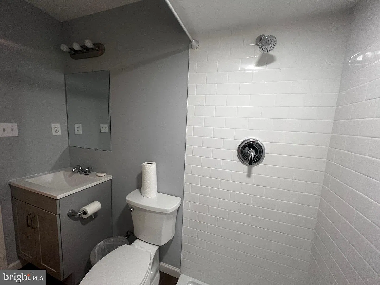 1 bed, 1.0 bath, 1042 sqft, $1,600 — Photo 3