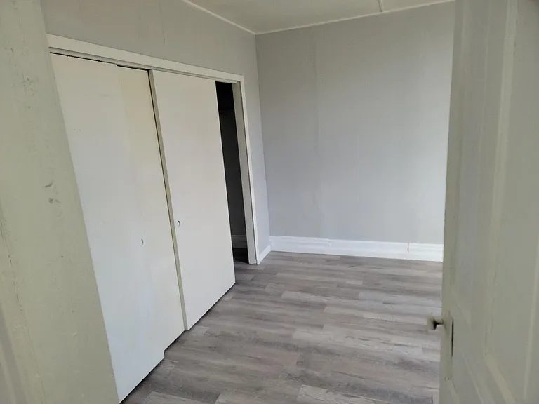 1709 Edison Ave — Photo 5