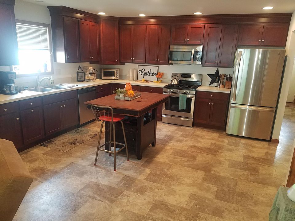 2nd image of 734 Armstrong St