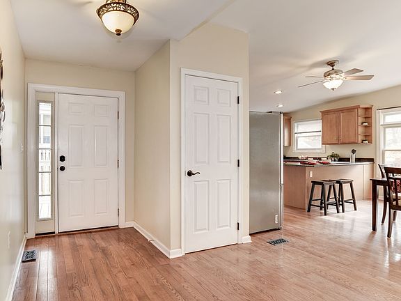 5th image of 1014 Miller Cir
