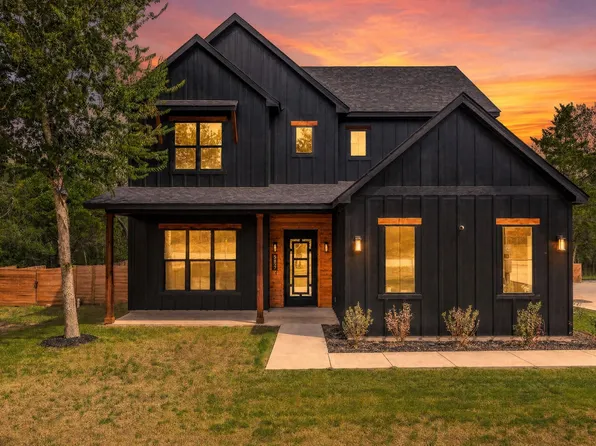 587 W Keanahalululu Ln, Bastrop, TX 78602