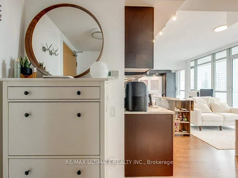 375 King St W #2710 — Photo 2