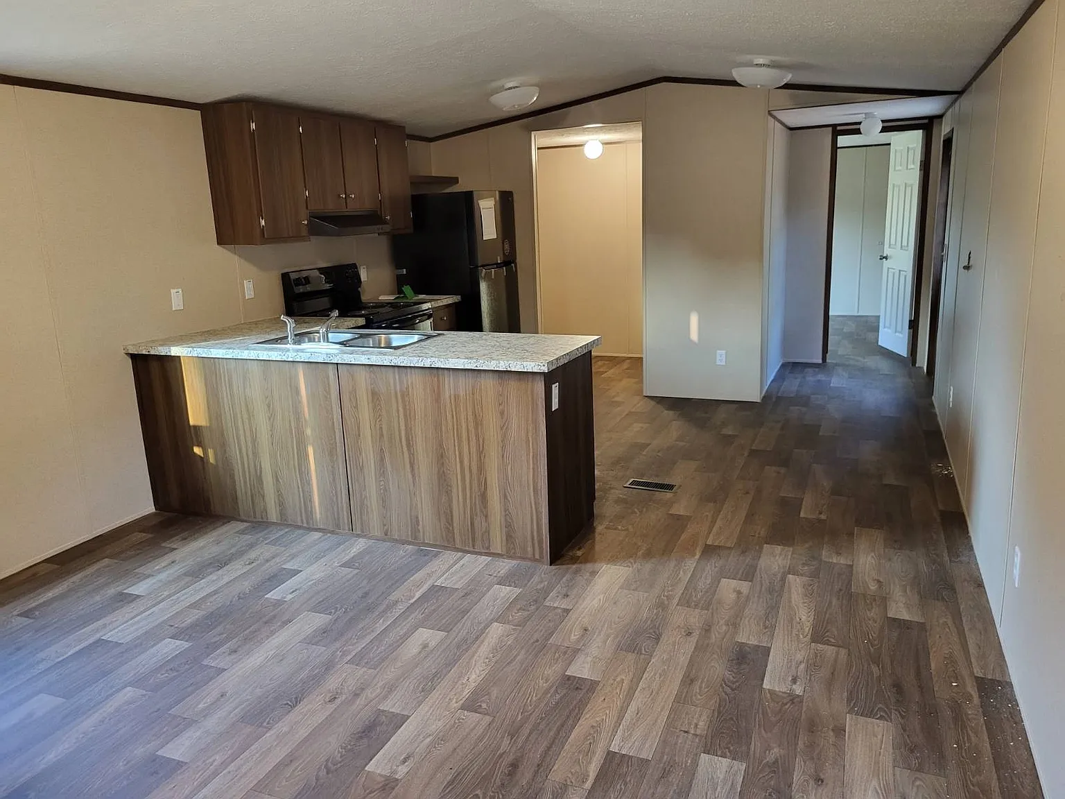 3 bed, 2.0 bath, $600 — Photo 2