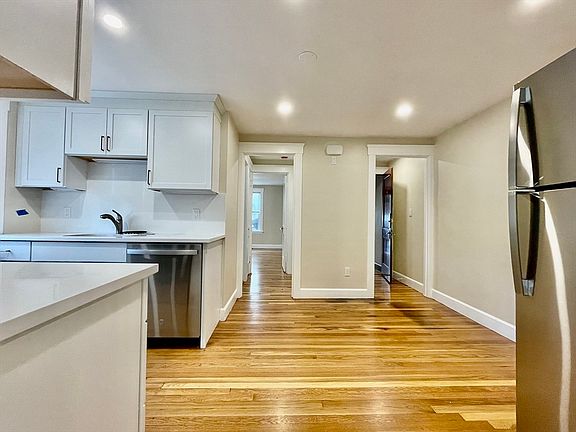 3rd image of 1100 Belmont St #1