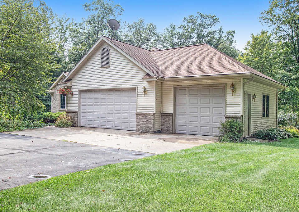 11249 Wild Pond Dr NE Rockford MI Zillow