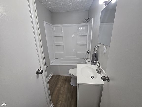4th image of 5546 E 41st St