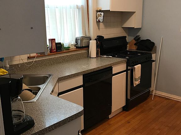4th image of 3932 N Claremont Ave #1