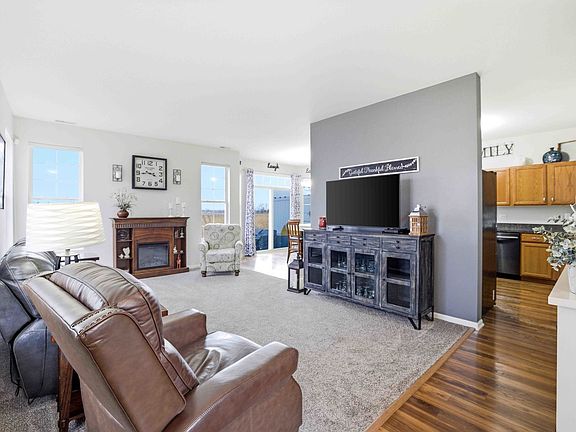3rd image of 8412 Sawyer Ct