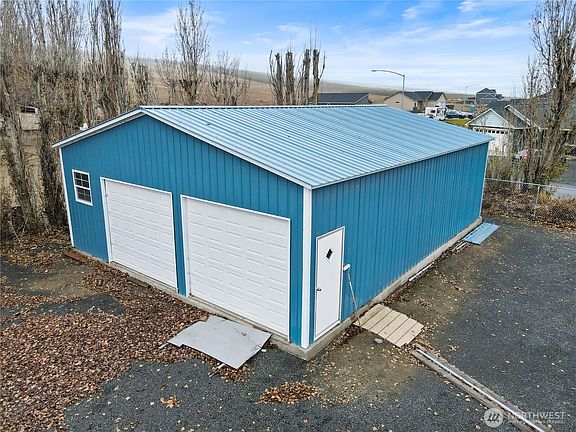 2nd image of 8396 SE Nobhill Street