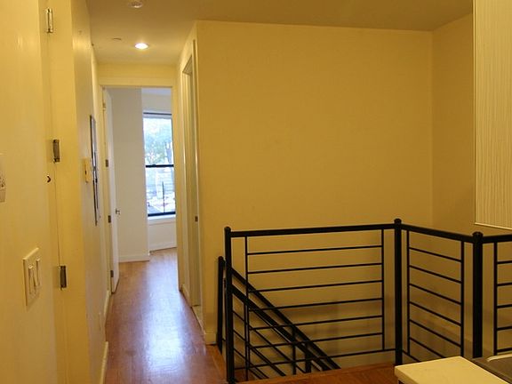 4th image of 662 Park Pl #1UI