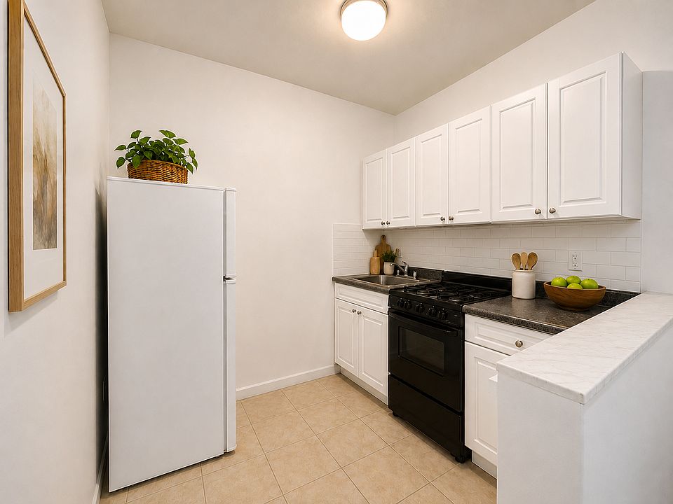 2nd image of 522 E 11th St #8