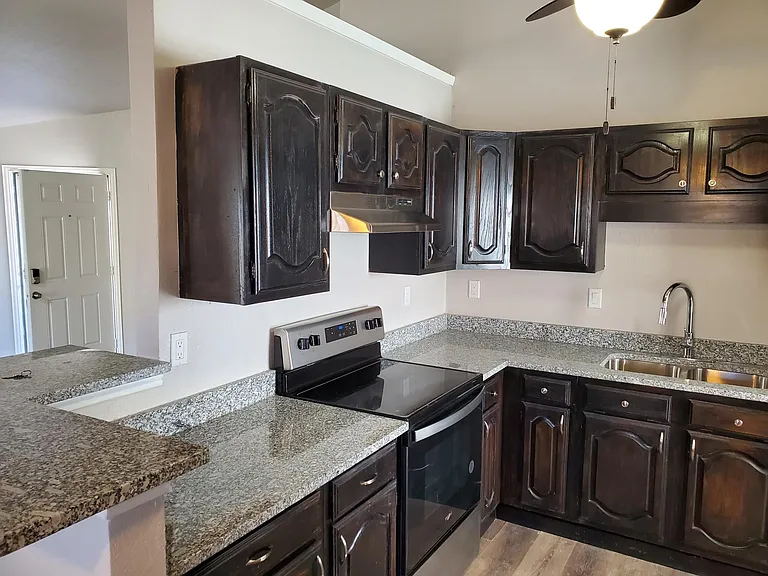 6719 Old Stone Dr — Photo 4