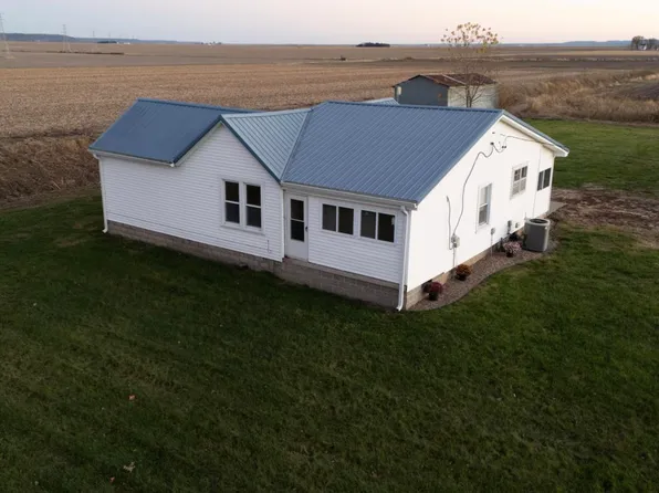 980 S Elm St, Hull, IL 62343