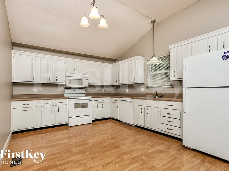 24 Pheasant Ln — Photo 6