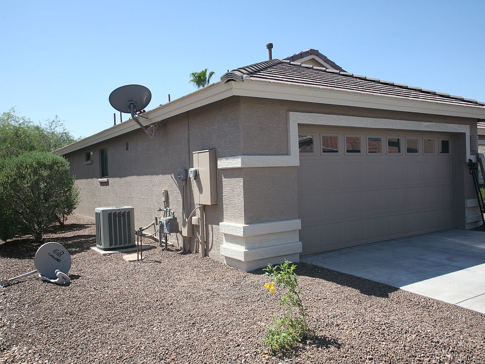 Garage & Driveway