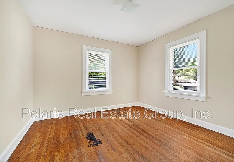 717 E 60th St — Photo 15