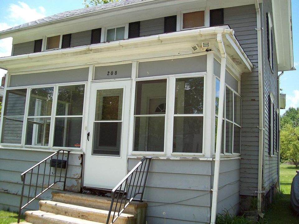 2nd image of 208 S Eaton St