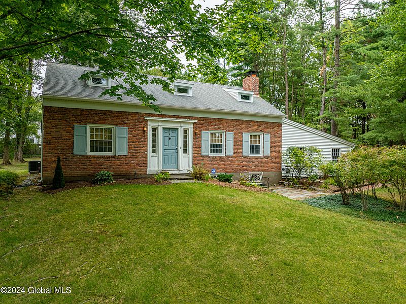 4th image of 907 Inman Road