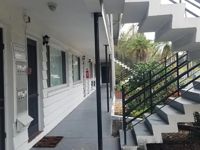 1345 Drew St — Photo 45