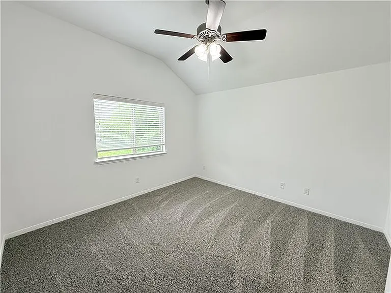 531 Parkfield Ln — Photo 16