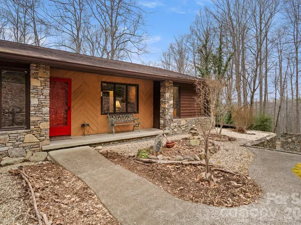 45 Crescent Point Dr, Hendersonville, NC 28739