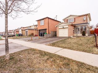 13 Martindale Cres, Brampton, ON L6X 2V7