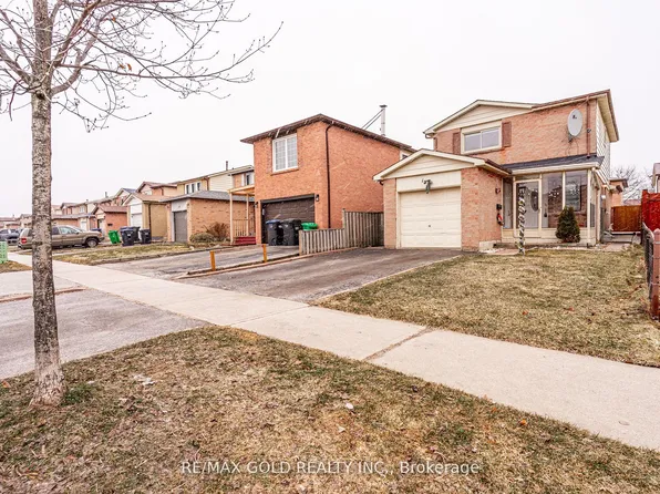 13 Martindale Cres, Brampton, ON L6X 2V7